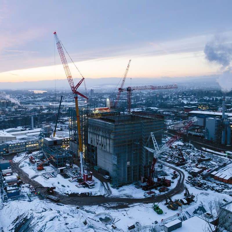 drohnenaufnahme baustelle müllheizkraftwerk wiesbaden in winter schnee abendsonne