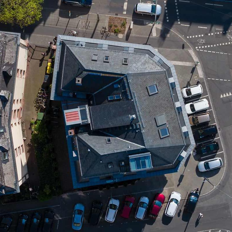 drohnenaufnahme immobilie top down frankfurt innenstadt