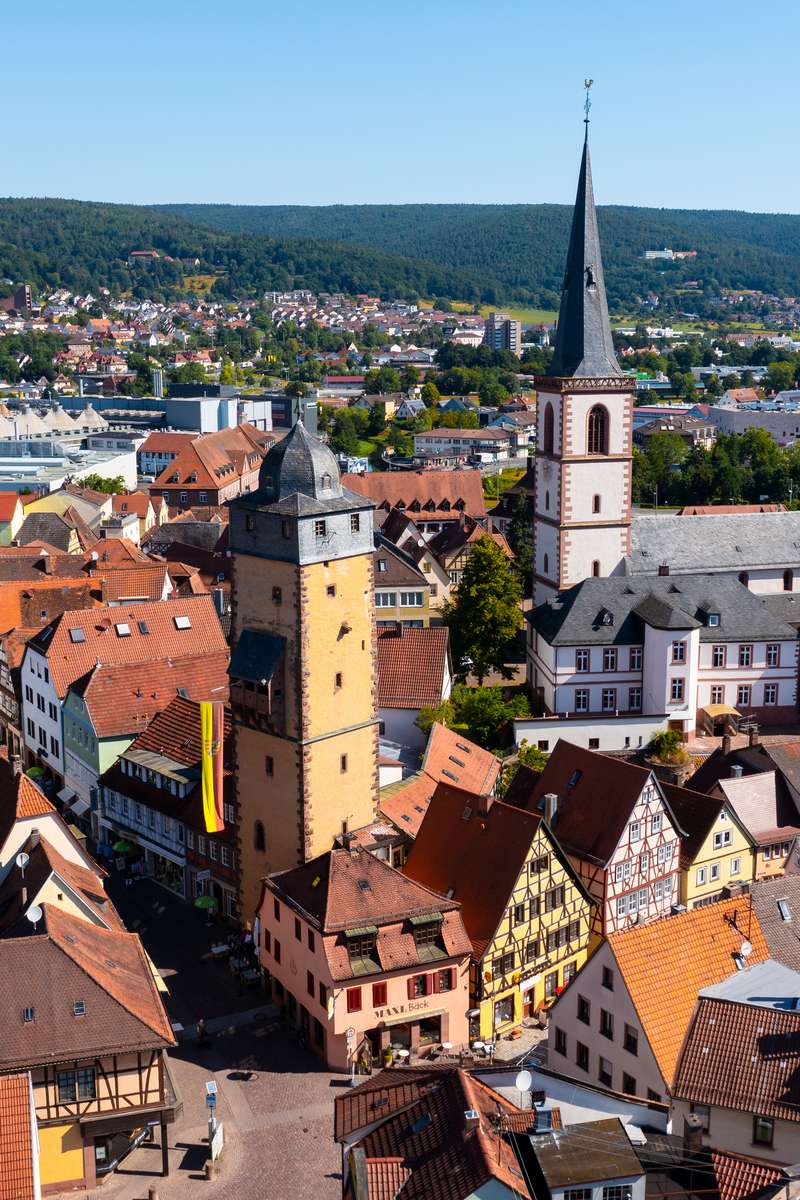 drohnenaufnahme altstadt lohr am main mit turm fachwerkhäuser kirche