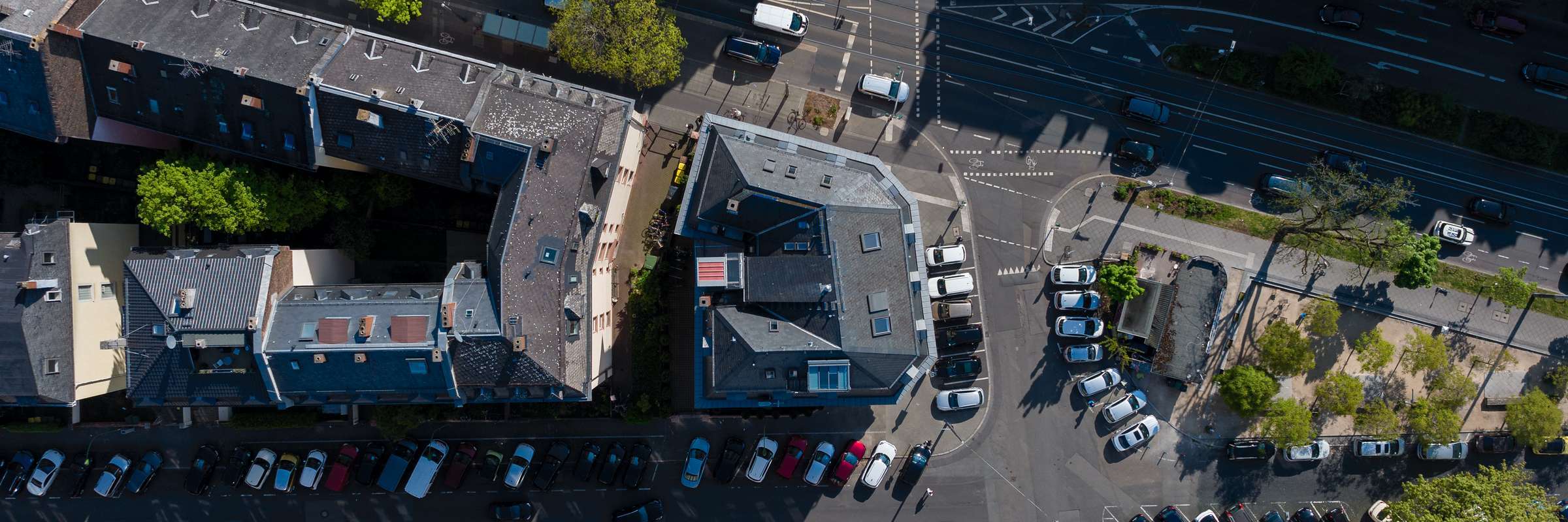 drohnenaufnahme immobilie top down frankfurt innenstadt
