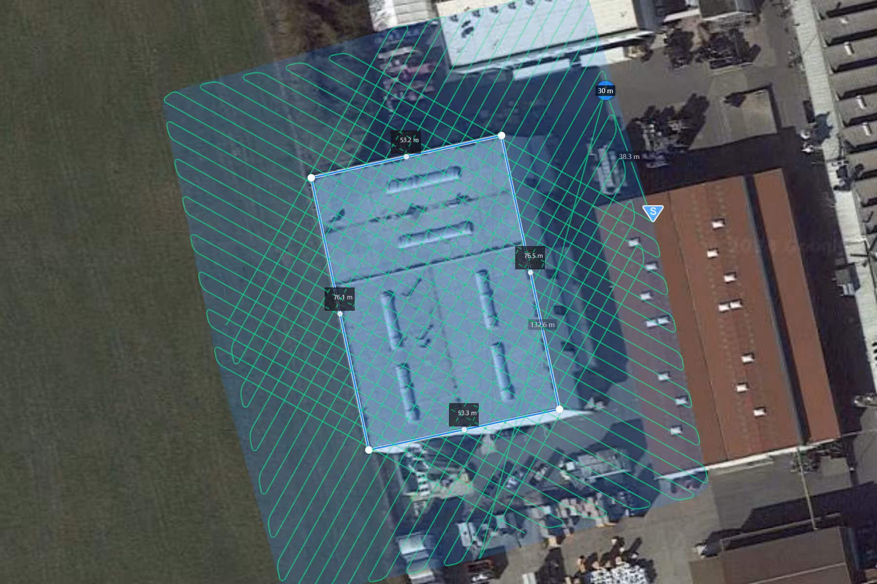 grafik der rasterförmigen flugplanung für die vermessung einer industriehalle in darmstadt