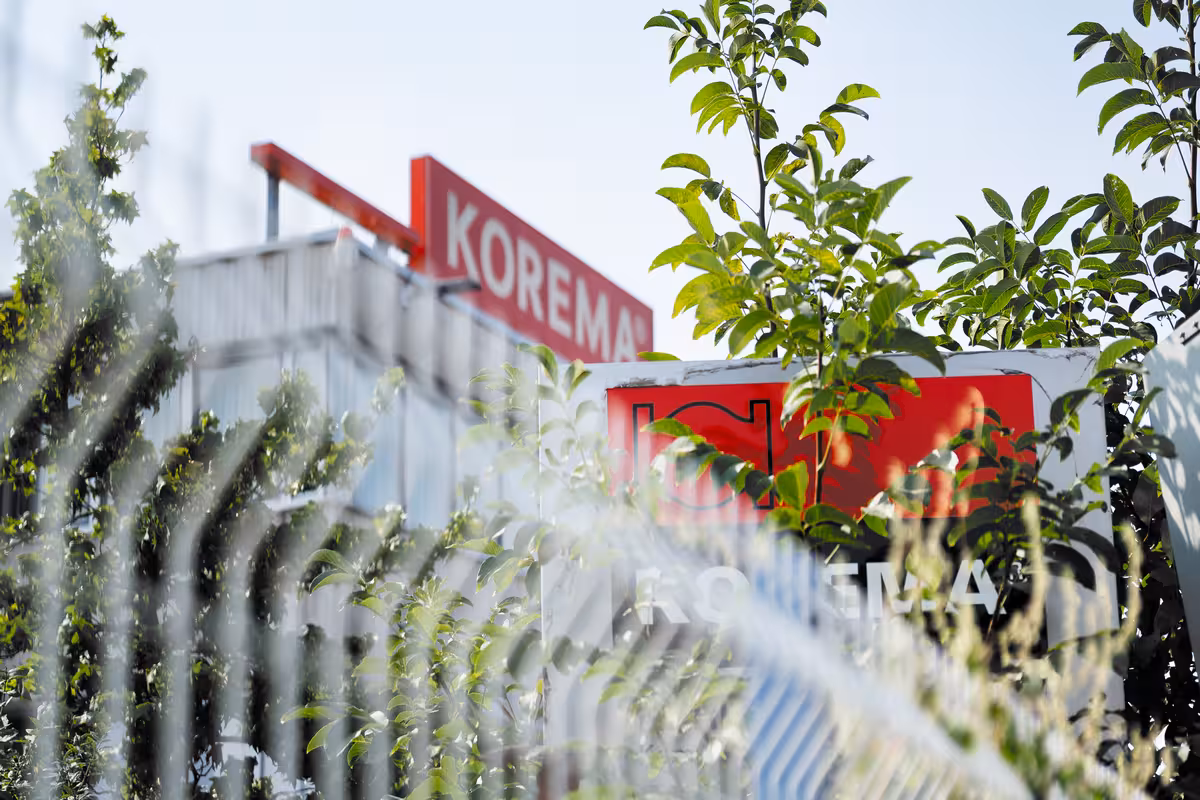 teleaufnahme des logos des firmengebäudes bei korema in darmstadt für social media