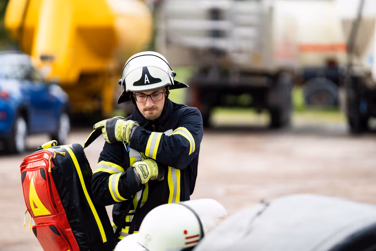 teleaufnahme einer einsatzkraft der malteser während einer rettungsübung für social media
